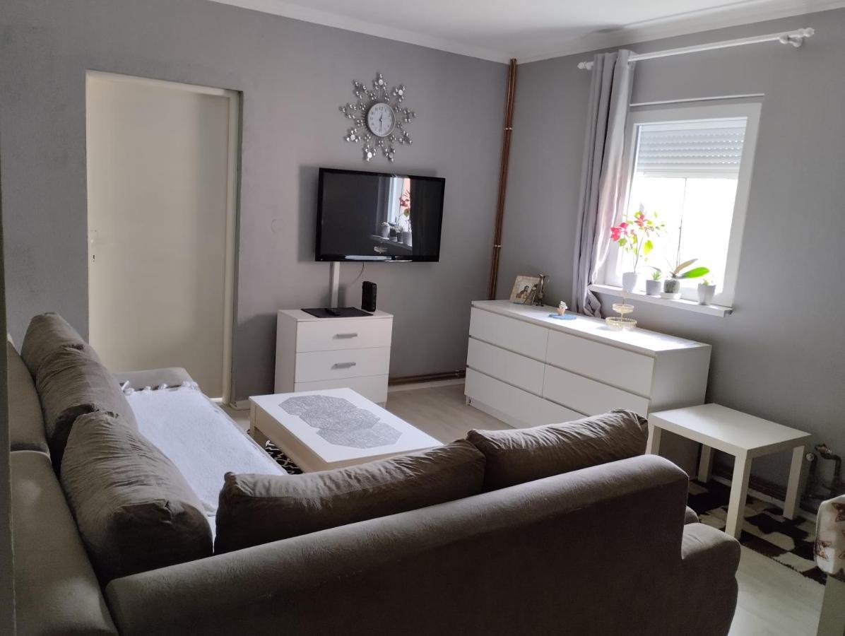 Apartman All Seasons Hotonj المظهر الخارجي الصورة