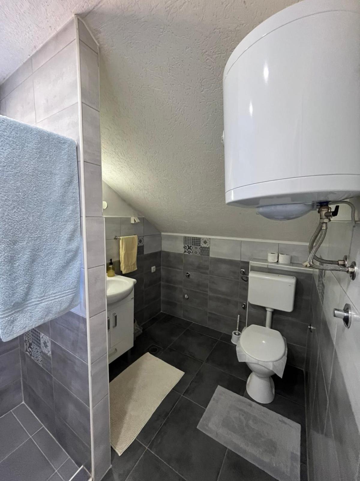 Apartman All Seasons Hotonj المظهر الخارجي الصورة