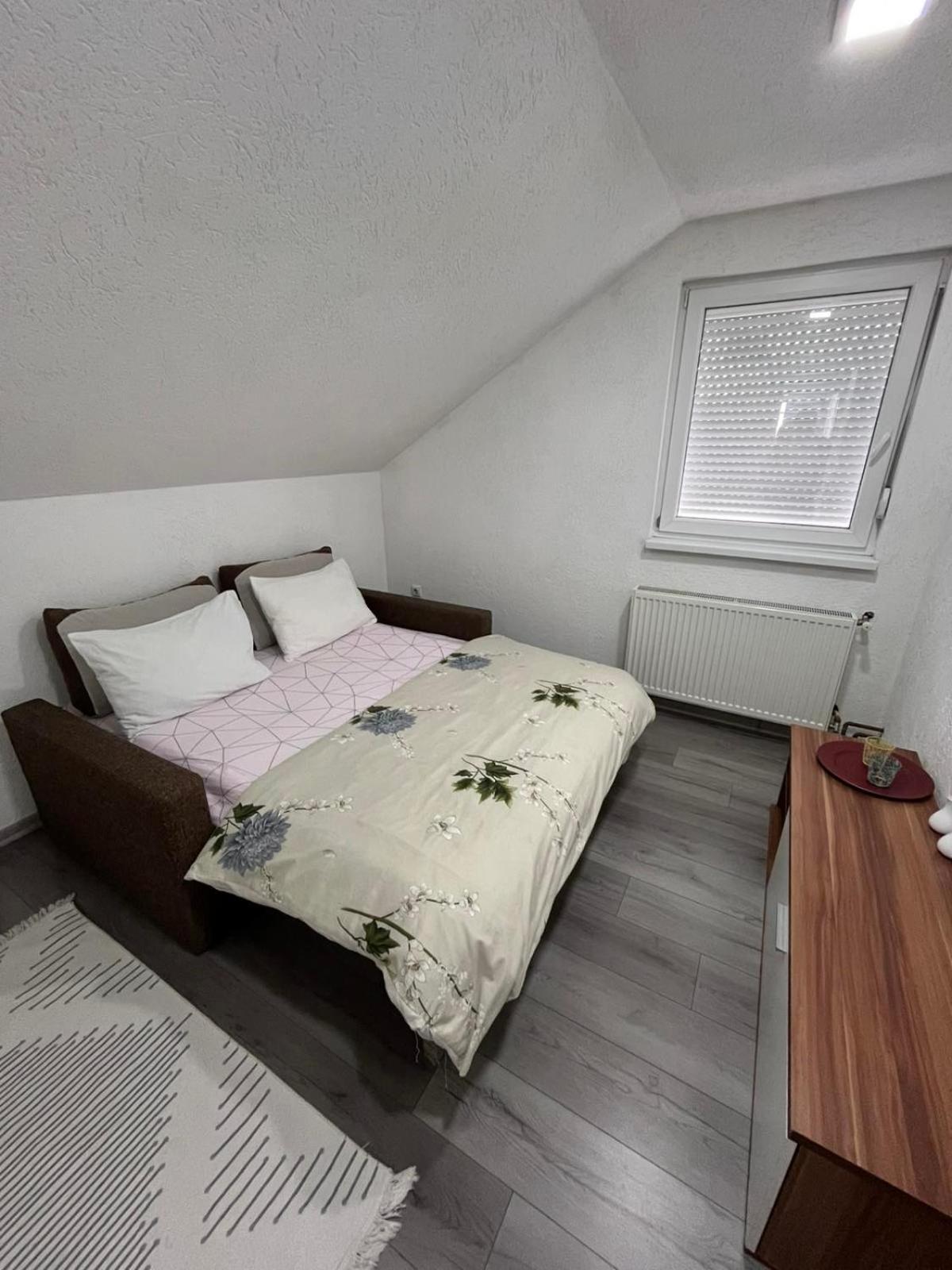 Apartman All Seasons Hotonj المظهر الخارجي الصورة