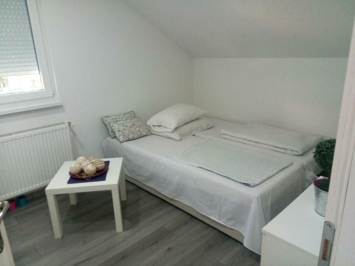 Apartman All Seasons Hotonj المظهر الخارجي الصورة