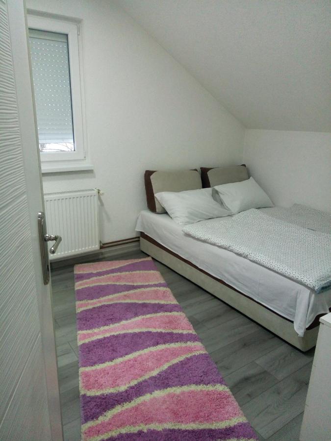 Apartman All Seasons Hotonj المظهر الخارجي الصورة